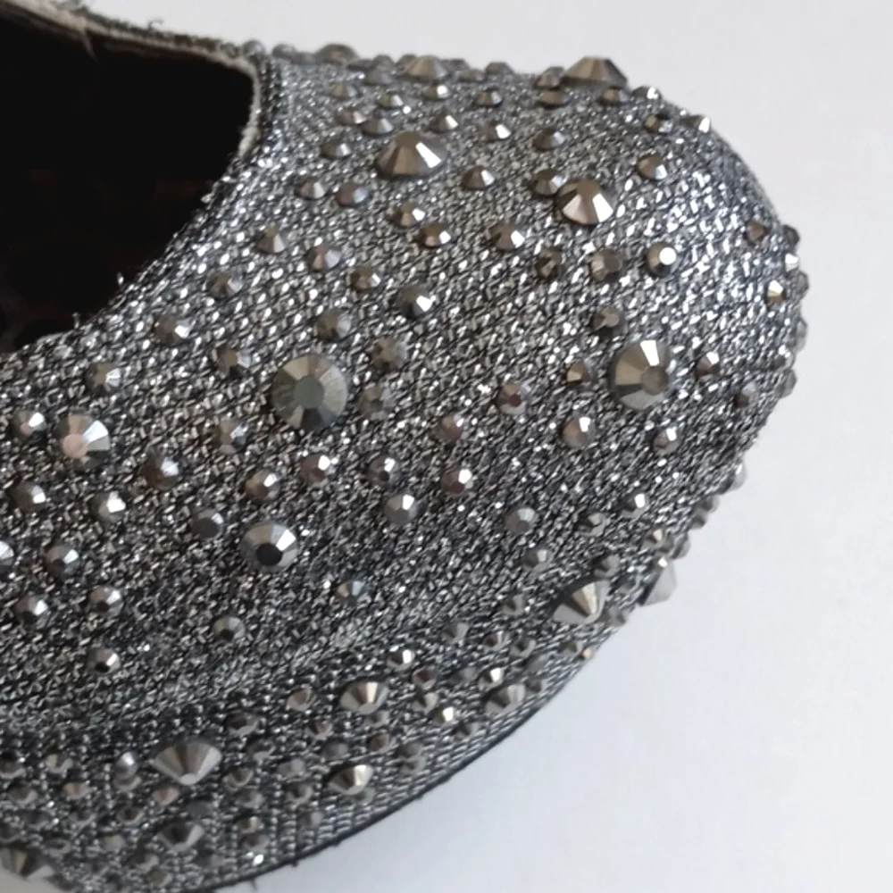 Rare Vintage Dollhouse Women’s Glam Silver Metallic Studded 6” Platform Shoes 8